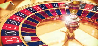 Dealer profesional Monopoly Live di studio live simba 4d dengan multi-kamera